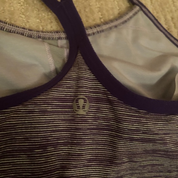 Bundle of 2 Lululemon tanks - Picture 8 of 10